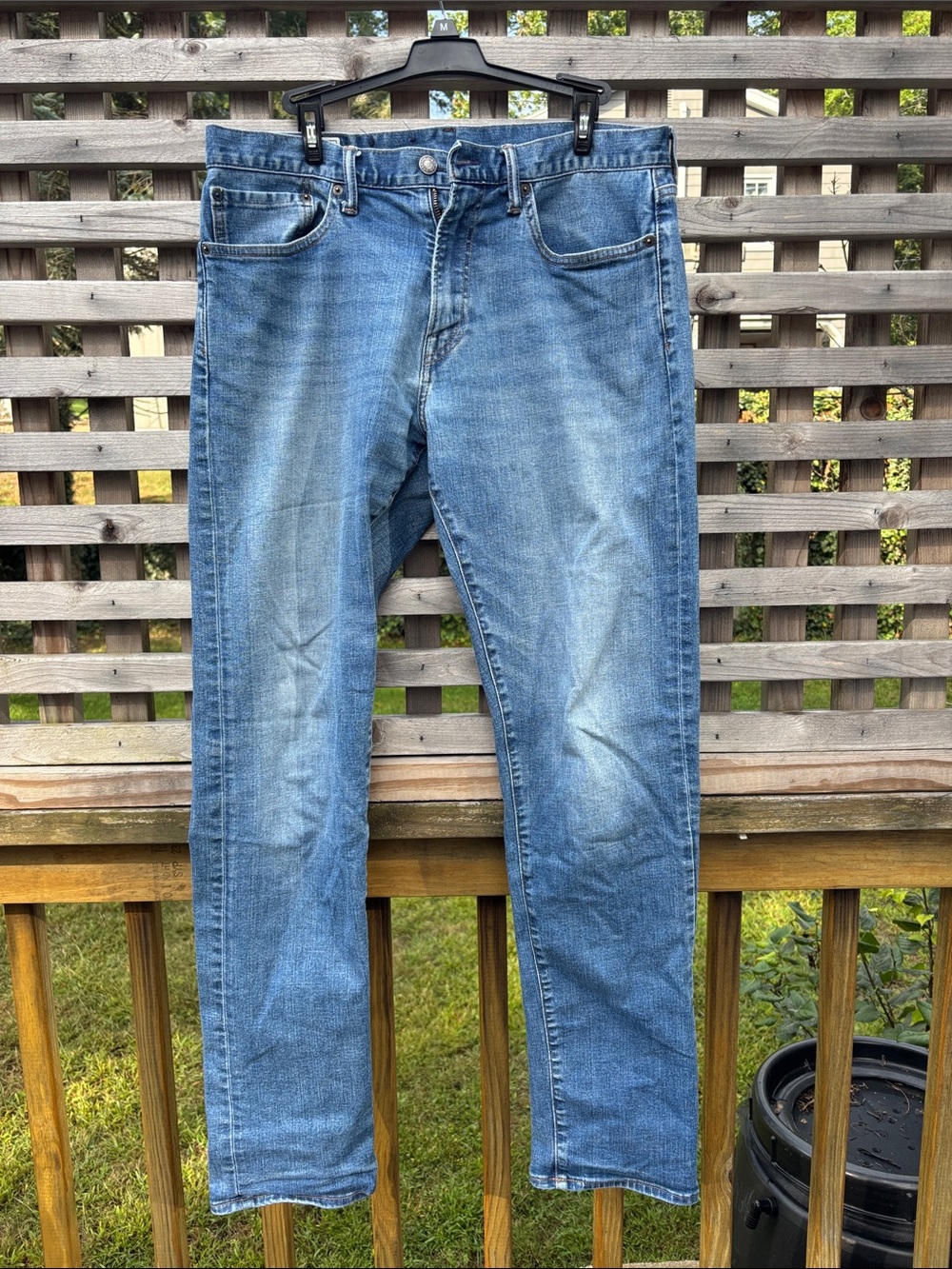 GAP Men's Light Blue Relaxed Denim Jeans